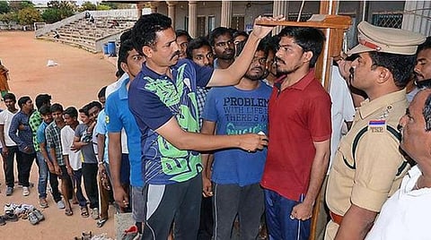 தமிழக காவல் துறை எஸ்.ஐ. பணிக்கான உடல் தகுதி தேர்வில் ஏராளமான இளைஞர்கள் ஆர்வமுடன் பங்கேற்பு