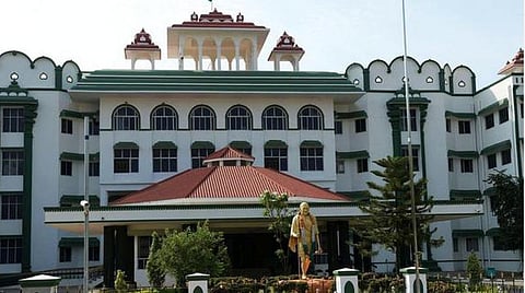 தமிழ்நாடு மின்சார ஒழுங்குமுறை ஆணையத்தில் சட்ட உறுப்பினர் நியமிக்கும் வரை மின் கட்டணத்தை உயர்த்த தடை: உயர் நீதிமன்றம் உத்தரவு