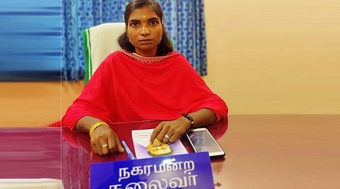 நெல்லியாளம் நகராட்சித் தலைவர் சிவகாமி.
