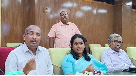 புதுச்சேரி தலைமைச் செயலகத்தில் செய்தியாளர்களுடன் முதன்மை கணக்கு ஆய்வுத் தலைவர் ஆனந்த் சந்திப்பு.