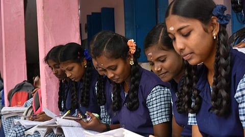 அரசுப் பள்ளியில் படித்து உயர்கல்விக்கு சென்ற மாணவிகளுக்கு ரூ.1,000 உதவித் தொகை - செப்.5-ல் முதல்வர் தொடங்கி வைக்கிறார்