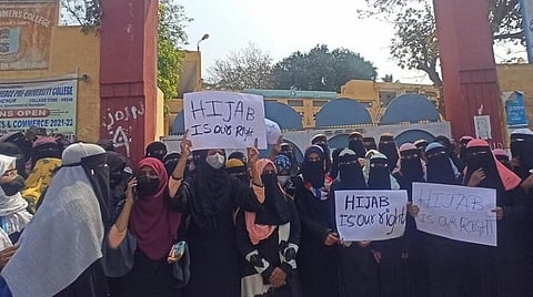 ஹிஜாப் தடைக்கு எதிரான வழக்கில் கர்நாடக அரசுக்கு உச்ச நீதிமன்றம் நோட்டீஸ்
