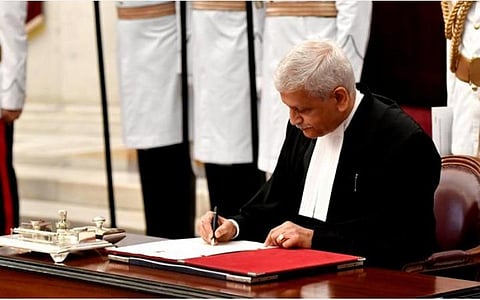 அரசமைப்பு அமர்வும் அவசர வழக்குகளும்