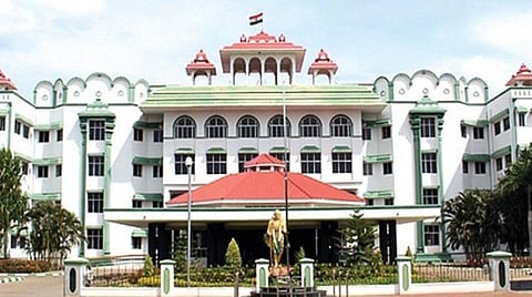 வேலுத்தம்பி தளவாய் நினைவிடத்துக்கு மின்வசதி கோரி வழக்கு: குமரி ஆட்சியர் பதிலளிக்க உத்தரவு