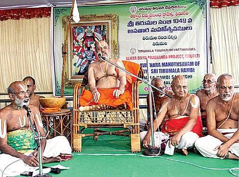 திருமலை நம்பியின் 1049-வது அவதார தின மஹோத்சவத்தை முன்னிட்டு, நேற்று திருமலையில் தெற்கு மாட வீதியில் உள்ள அவரது சன்னதியில், ரங்கம் பீடாதிபதி தலைமையில் சிறப்பு பூஜைகள் நடைபெற்றன.