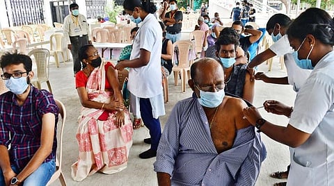 தமிழகம் முழுவதும் 50 ஆயிரம் இடங்களில் இன்று தடுப்பூசி முகாம்