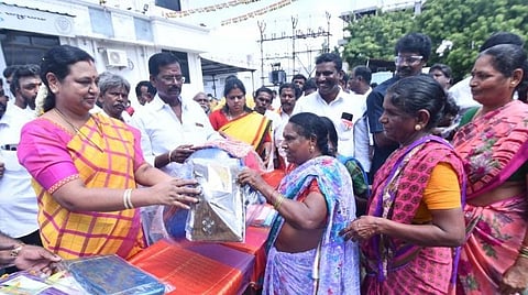 நலத்திட்ட உதவிகள் வழங்கிய பிரேமலதா விஜயகாந்த்
