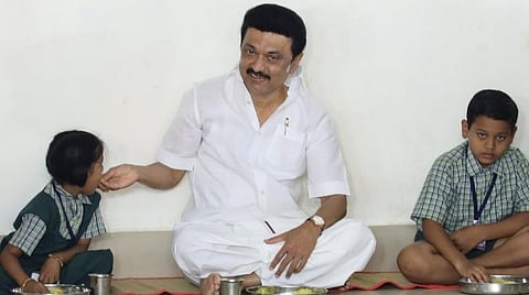 காலை சிற்றுண்டித் திட்டத்தை தொடங்கி வைத்த முதல்வர் ஸ்டாலின் | படம்: நா. தங்கரத்தினம்.