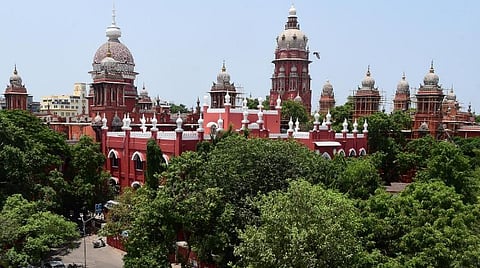 குழந்தைகள் உரிமைகள் பாதுகாப்பு ஆணைய தலைவர், உறுப்பினர்கள் நீக்கத்தை ரத்து செய்த தனி நீதிபதியின் உத்தரவுக்கு இடைக்கால தடை