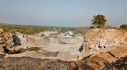 கரூர் | அனுமதி பெறாமல் இயங்கும் கல் குவாரிகள் - உண்மை கண்டறியும் குழு வெளியிட்ட தகவல்கள்