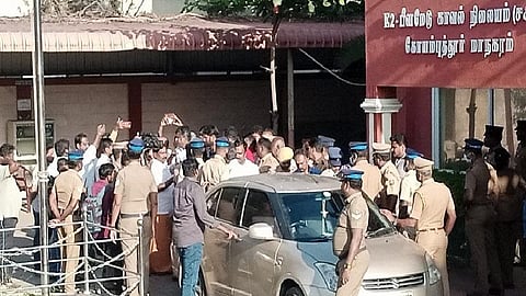 பீளமேடு காவல் நிலையத்தில்