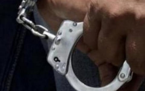 ரூ.1.23 கோடி கையாடல் புகாரில் வங்கி மேலாளர் கணவருடன் கைது