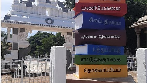 பார்ப்போரை ஈர்க்கும் 25 அடி உயர பிரமாண்ட ‘புத்தக சிற்பம்’ - மதுரை புத்தகத் திருவிழாவின் கலைவடிவம்