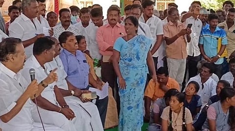 அமைச்சர் பொன்முடியுடன் வாக்குவாதத்தில் ஈடுபட்ட அதிமுக ஒன்றிய பெண் கவுன்சிலர்