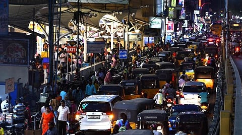 திணறும் தானா தெரு... தவிக்கும் புரசைவாக்கம்... - கண்டுகொள்ளாத சென்னை மாநகராட்சியும் காவல் துறையும்