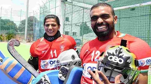 சிறந்த கோல்கீப்பர்களாக ஸ்ரீஜேஷ், சவிதா தேர்வு