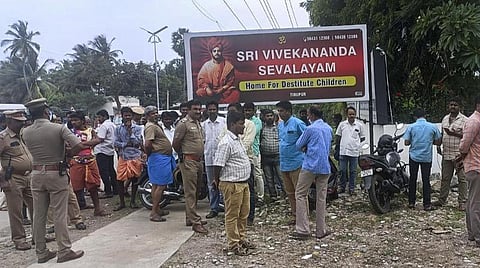 திருப்பூர் தனியார் காப்பகத்தில் கெட்டுப்போன உணவால் 3 குழந்தை உயிரிழப்பு - 11 சிறுவர்கள் உட்பட 12 பேருக்கு சிகிச்சை