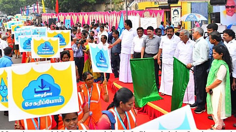 மழைநீர் சேகரிப்பு குறித்த விழிப்புணர்வு பேரணியை துவக்கி வைத்த அமைச்சர்கள்