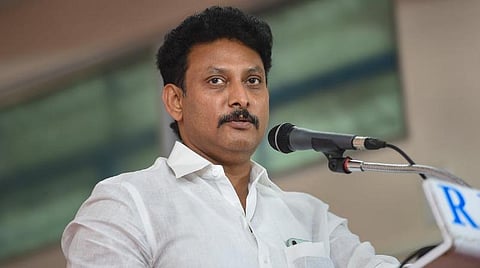 பள்ளிகளை உடனடியாக சீரமைக்க வேண்டும்