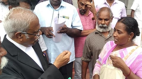 மாணவியின் தாயார்
