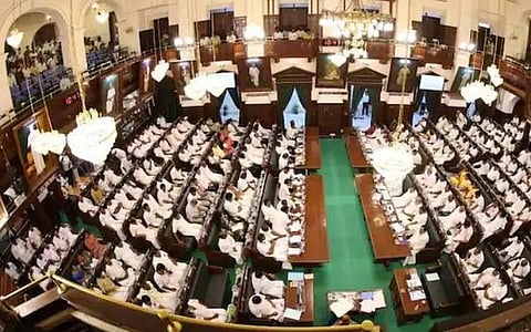 எலிசபெத், முலாயம் சிங் உள்ளிட்டோருக்கு சட்டப்பேரவையில் இரங்கல்: முதல்வர், உறுப்பினர்கள் மவுன அஞ்சலி
