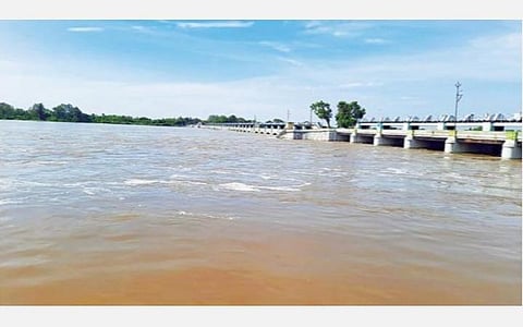கீழணையில் இருந்து கொள்ளிடம் ஆற்றில் உபரி தண்ணீர் திறந்து விடப்பட்டுள்ளது.