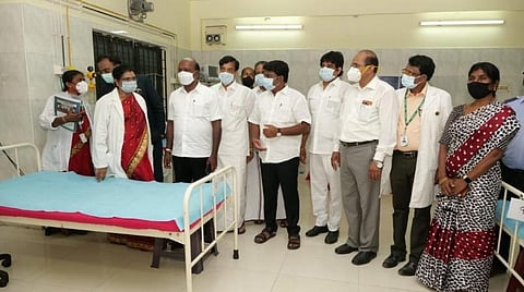 சிறப்பு பிரிவை ஆய்வு செய்த அமைச்சர்