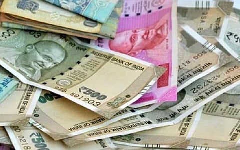 இந்திய ரூபாயின் மதிப்பு வரலாறு காணாத வீழ்ச்சி: 83.12 ஆக சரிவு
