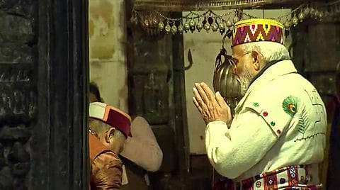 கேதார்நாத் கோயிலில் வழிபாடு செய்த பிரதமர் மோடி | படம் ஏஎன்ஐ