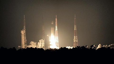 36 செயற்கைக்கோள்களுடன் விண்ணில் பாய்ந்தது இஸ்ரோவின் ‘எல்விஎம் 3’ ராக்கெட்