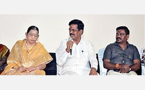 பி.சுசீலா, தயாரிப்பாளர் தாணு, பாடகர் வேல்முருகன்
