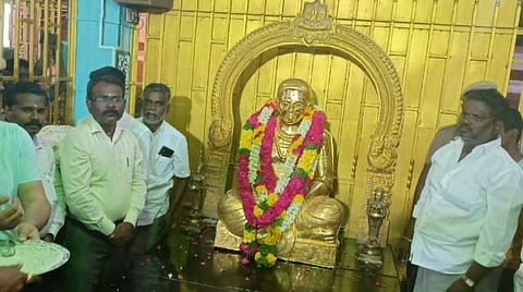 படவிளக்கம்: பசும்பொன் தேவர் சிலைக்கு அணிவிக்கப்பட்ட தங்கக் கவசம்
