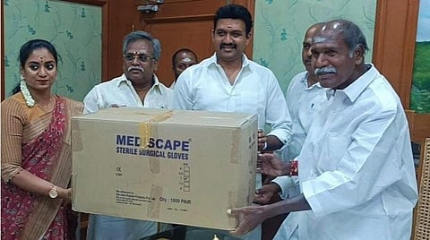 இலங்கைக்கு நீரிழிவு மாத்திரைகளை வழங்கிய புதுச்சேரி முதல்வர் ரங்கசாமி.