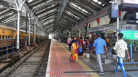 சென்னை எழும்பூர் ரயில் நிலையம் மறுசீரமைப்பு பணியை விரைவில் தொடங்க திட்டம்: ரயில்வே கோட்ட அதிகாரிகள் தகவல்