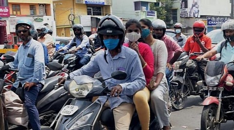 புதுச்சேரியில் இன்று முதல் ஹெல்மெட் கட்டாயம்: மீறுவோருக்கு ரூ.1,000 அபராதம்