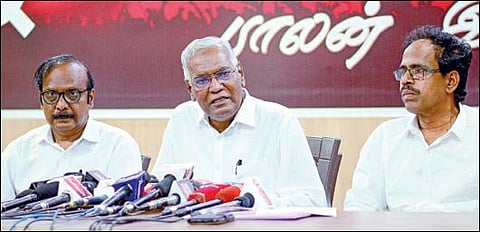சென்னை தியாகராயநகரில் உள்ள பாலன் இல்லத்தில், நேற்று செய்தியாளர்களைச் சந்தித்த இந்திய கம்யூனிஸ்ட் கட்சியின் பொதுச் செயலாளர் டி.ராஜா.படம்: பு.க.பிரவீன்