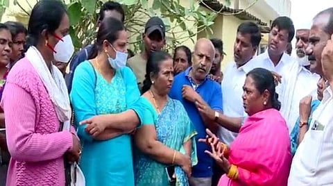 ஆதார் அட்டை இல்லாததால் சிகிச்சை அளிக்க மறுப்பு: இரட்டை குழந்தைகளுடன் கர்ப்பிணி உயிரிழப்பு