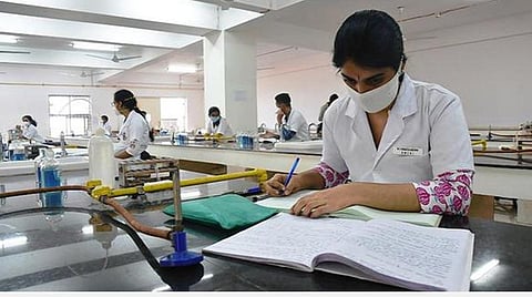 இடஒதுக்கீடு பெற்ற மாணவர்கள்: மருத்துவ கல்லூரிகளில் சேர இன்றே கடைசி நாள்