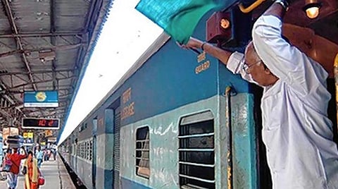 UTS App மூலம் ரயில் டிக்கெட் புக் செய்வது மேலும் எளிதாகிறது: இந்திய ரயில்வே அறிவிப்பு