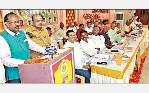 சேலத்தில் நடந்த தமிழ்நாடு ஆர்ய வைசிய மகா சபையின் புதிய நிர்வாகிகள் பதவியேற்பு விழாவில், மாநிலத் தலைவர் ராமசுப்பிரமணியம் பேசினார்.