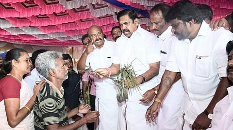 கடலூரில் மழையால் பாதிக்கப்பட்ட மக்களை சந்தித் சட்டமன்ற எதிர்க்கட்சித் தலைவர் எடப்பாடி பழனிசாமி