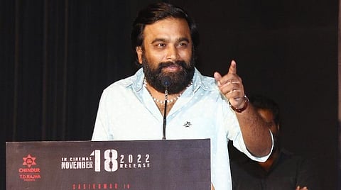 பாடல் இல்லாத ‘நான் மிருகமாய் மாற’ படத்தில் நடனம் இல்லாததால் மகிழ்ச்சி: நடிகர் சசிக்குமார்