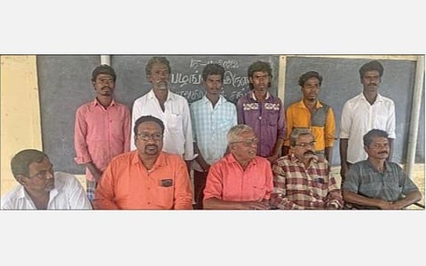 விழுப்புரத்தில் பழங்குடி இருளர் பாதுகாப்புச் சங்க நிர்வாகிகள் ஆலோசனை கூட்டம் ஒருங்கிணைப்பாளர் பேராசிரியர் பிரபா கல்விமணி தலைமையில் நடைபெற்றது.
