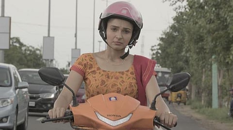 அனல் மேலே பனித்துளி Review: பாலியல் வன்கொடுமையும் சமூகமும் - தவறவிடக் கூடாத அழுத்தமான படைப்பு