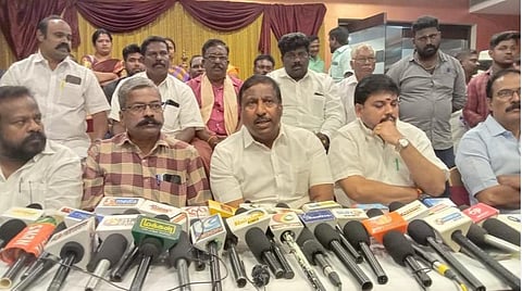 என்ஆர் காங்கிரஸ் ஆதரவு சுயேட்சை எம்எல்ஏக்கள் செய்தியாளர்கள் சந்திப்பு.