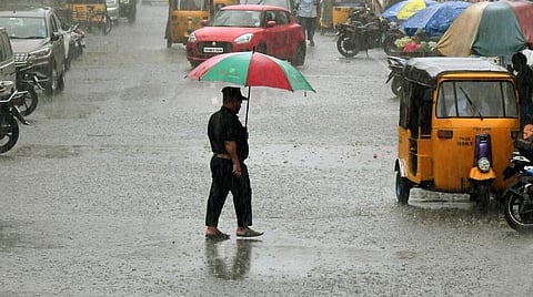 வங்கக்கடலில் காற்றழுத்த தாழ்வு மண்டலம்: சென்னை உள்ளிட்ட 6 மாவட்டங்களில் இன்று கனமழை பெய்ய வாய்ப்பு