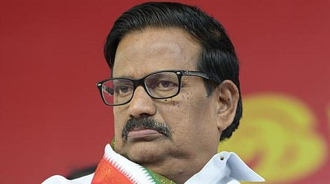 முற்றுகிறது கோஷ்டி மோதல்... அழகிரிக்கு கடும் எதிர்ப்பு... - மூத்த காங்கிரஸ் தலைவர்கள் டெல்லி விரைவு