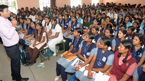 அரசு பள்ளி மாணவர்களுக்கு நவ.26 முதல் இலவச நீட் பயிற்சி