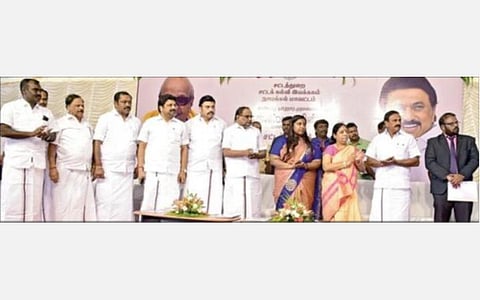 நாமக்கல்லில் அரசு சட்டக் கல்லூரிக்கு சட்டத்துறை அமைச்சர் எஸ்.ரகுபதி அடிக்கல் நாட்டினார். உடன், சுற்றுலாத் துறை அமைச்சர் மா.மதிவேந்தன், எம்பி கே.ஆர்.என்.ராஜேஸ்குமார் உள்ளிட்டோர்.