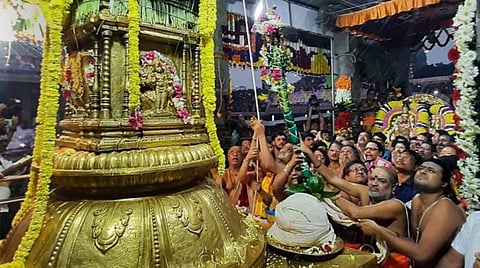 கார்த்திகை தீபத் திருவிழா: திருவண்ணாமலை அண்ணாமலையார் கோயிலில் கொடியேற்றத்துடன் தொடக்கம்